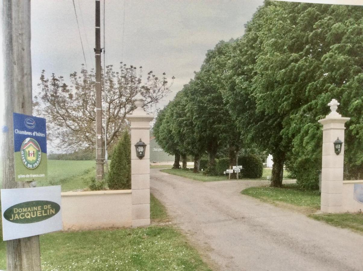 Chambres D'Hotes Du Domaine De Jacquelin Saint-Germain-du-Puy Ngoại thất bức ảnh