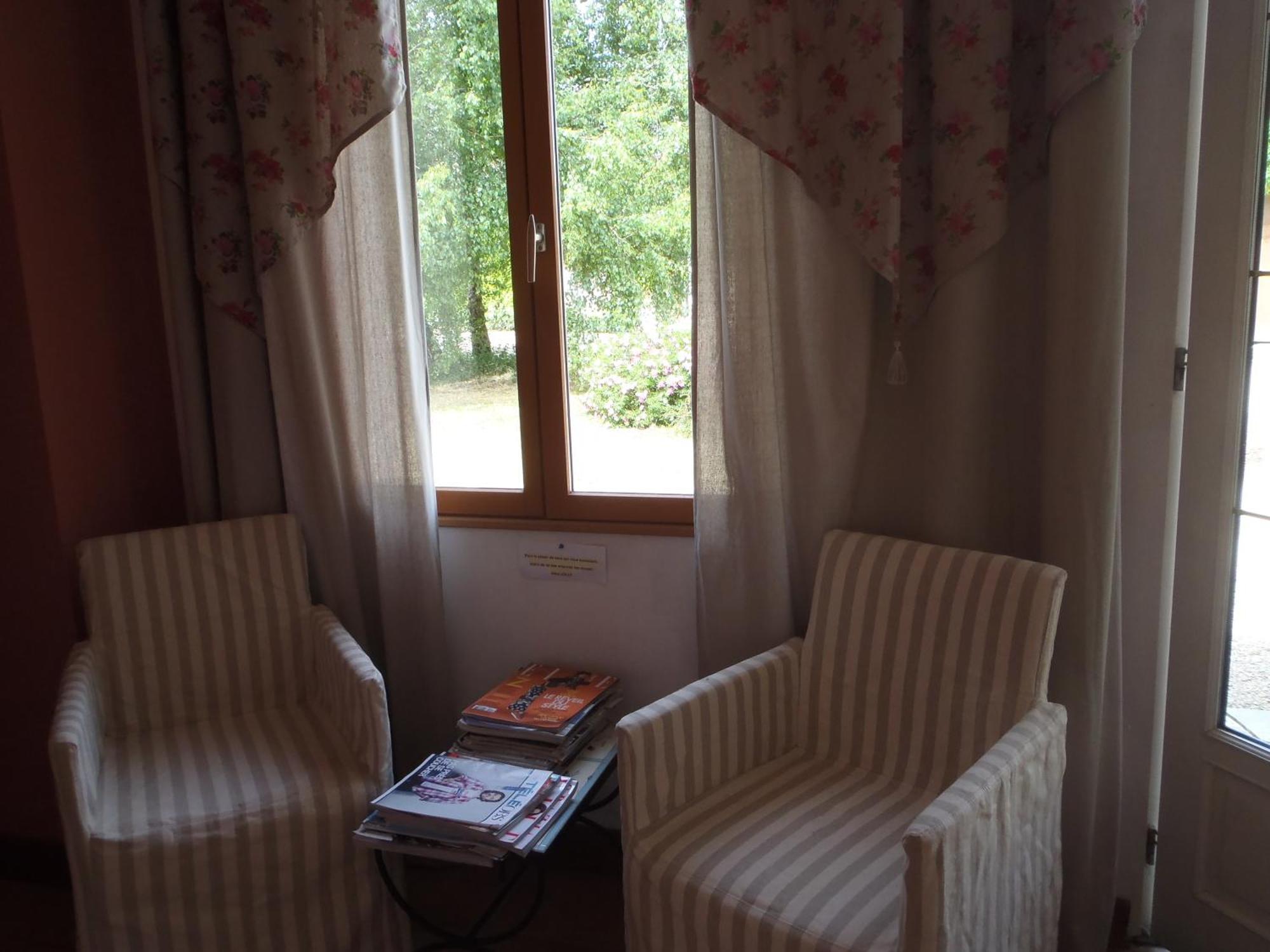 Chambres D'Hotes Du Domaine De Jacquelin Saint-Germain-du-Puy Phòng bức ảnh